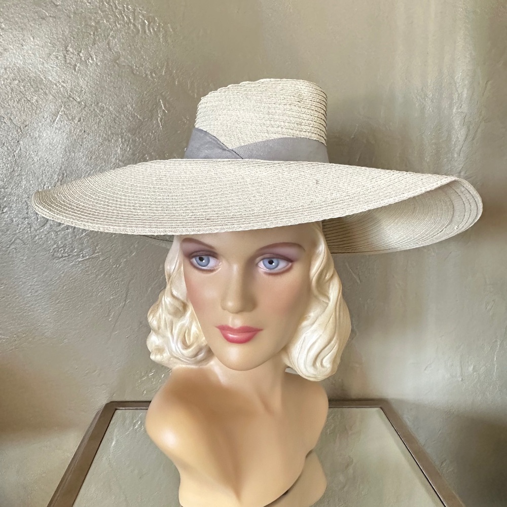 SPECTACULAR  1970s IVORY STRAW WIDE BRIM HAT - SLANTED CROWN &  GRAY BAND